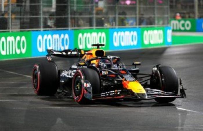 Las Vegas GP: Verstappen and Norris rail against lack of grip