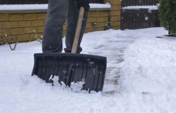 Snow Clearing Rules and Responsibilities in France