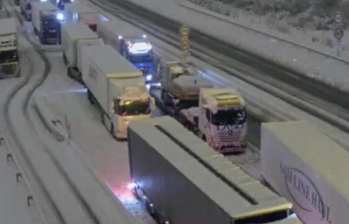 Doubs: 800 trucks blocked on the A36 Thursday evening due to snowfall: News