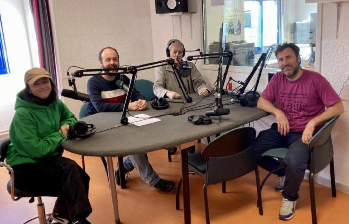 EVENING FACT Cevennes community radio stations temporarily reassured about their budget