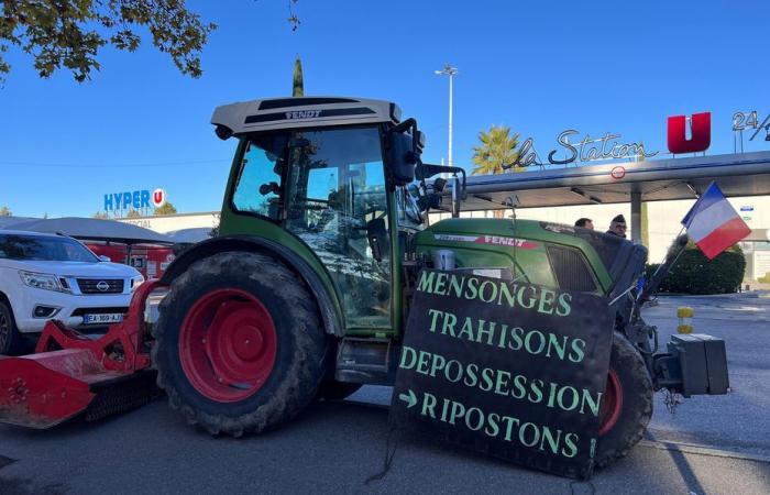 Anger of farmers in Vaucluse: “words, but no actions”, in Pertuis, blockade of supermarkets by 50 tractors