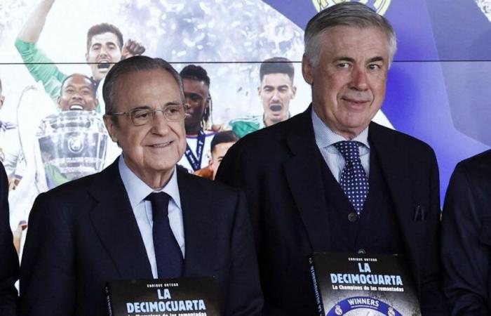 Carlo Ancelotti kneels in front of Florentino Pérez