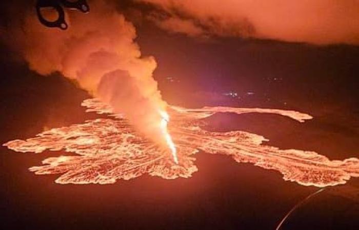 spectacular images of the parking lot of a tourist site engulfed by lava