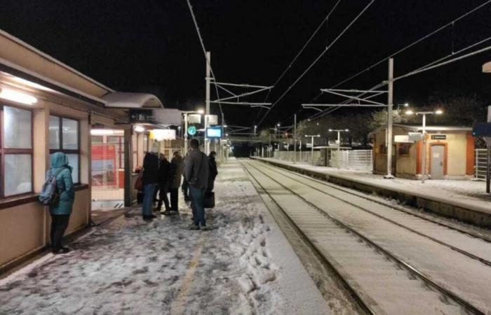 passengers refrigerated and left to their own devices in a deserted station in Normandy