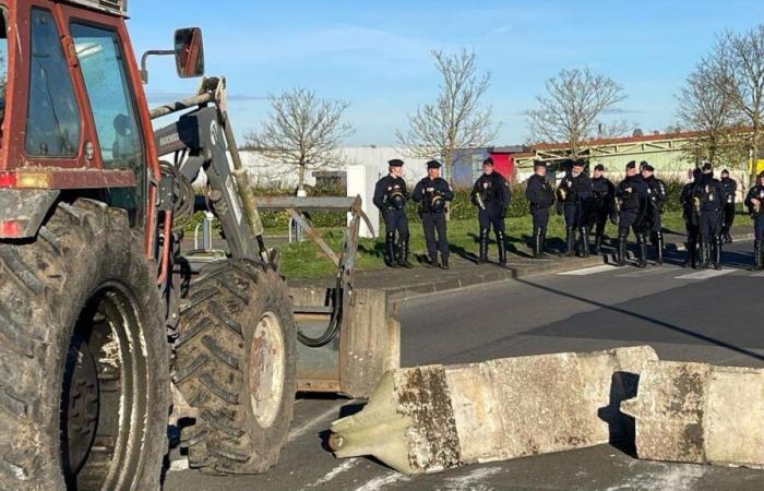 Agricultural anger: in Ruffec, the CRS dislodged the farmers from the CR86, the mobile gendarmes intervened in Roullet and Vars