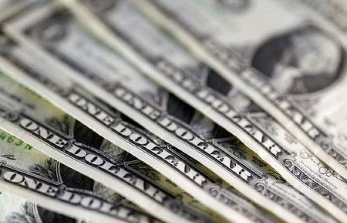 The U.S. dollar gains early Wednesday on a light data schedule and four Fed appearances.