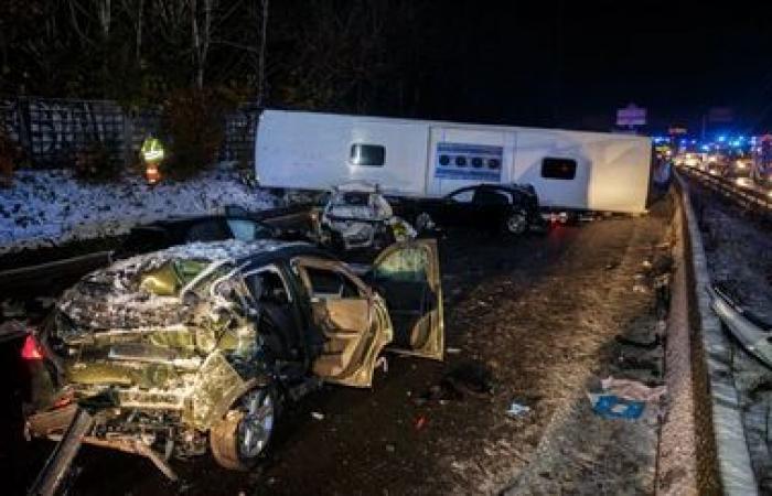 five injured people were hospitalized in “absolute emergency” after a pileup on the A6b