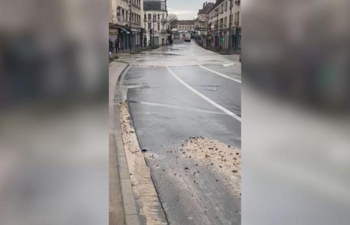 VIDEO. A major pipe break causes flooding and a water cut in Creil