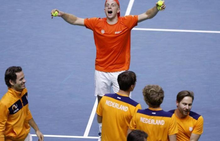 the Netherlands dominate Germany and qualify for their first final