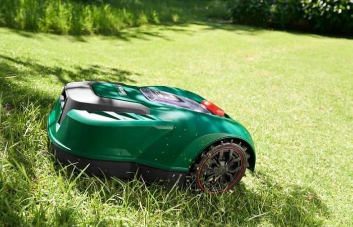 This Parkside robot lawn mower benefits from a price that cannot be refused at Amazon