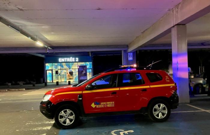 Smoke in the shopping mall of the Carrefour store after the fire in a roaster