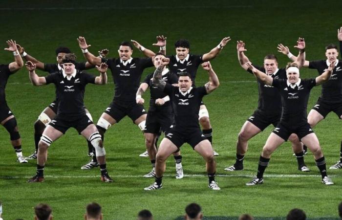 images of the All Blacks Haka in Italy