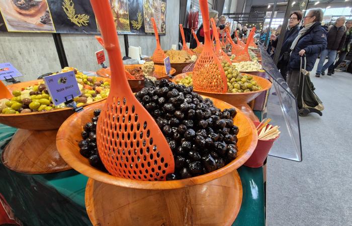 at the Mer et Vigne show, consumers are “more careful than before”