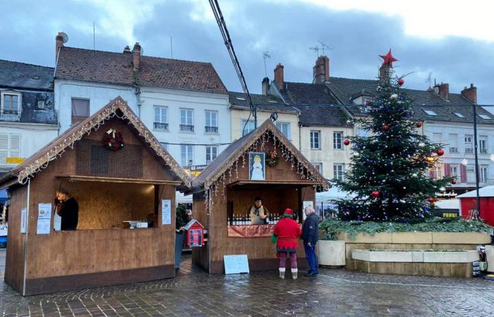 this town is looking for exhibitors to bring its Christmas village to life