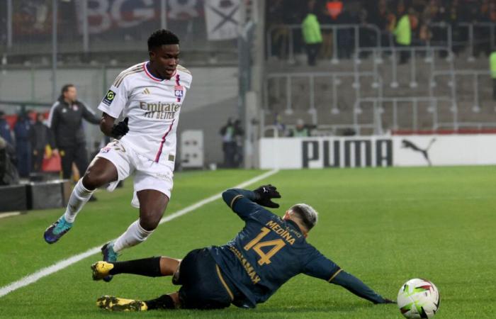 OL: the Lyonnais in 4-2-3-1, Nuamah holder,