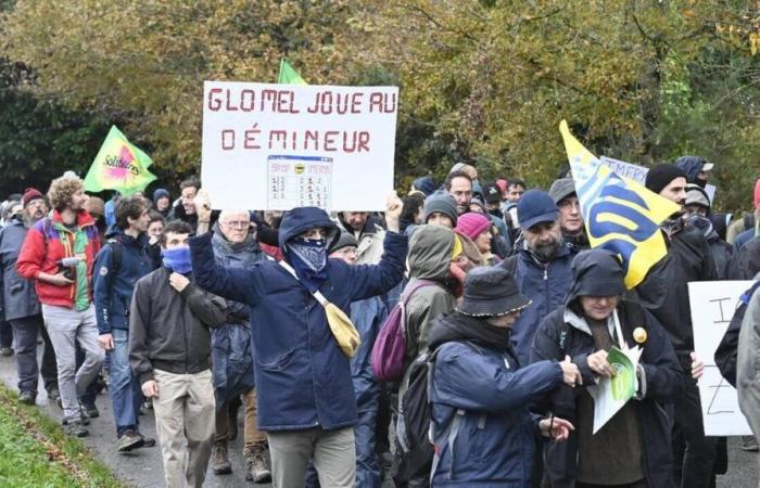 Nearly 350 demonstrators gathered in Côtes-d'Armor against the extension of a quarry