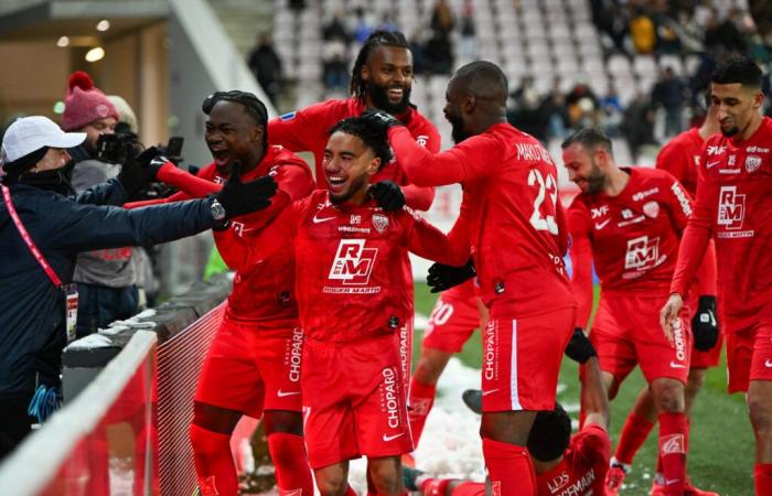 DFCO – Versailles (2-0): the Reds on the podium!