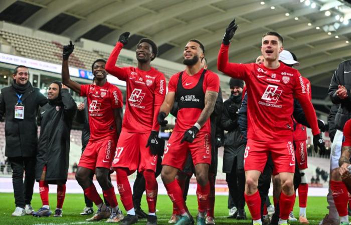 DFCO – Versailles (2-0): the Reds on the podium!