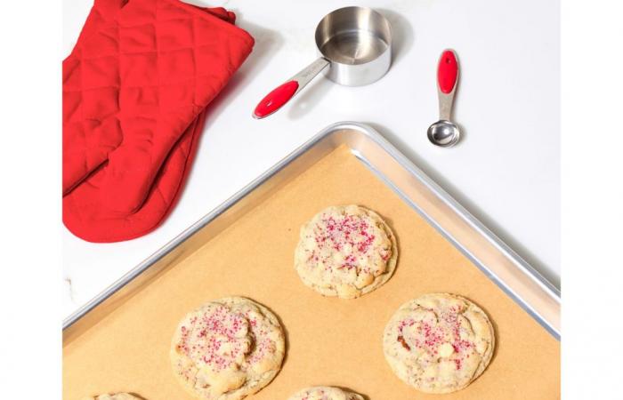 Kick off the Holidays With a Festive Cookie Recipe Exchange