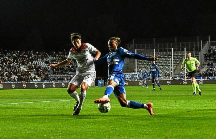 Two reds, a match interruption, and a single point for FC Lorient in Bastia