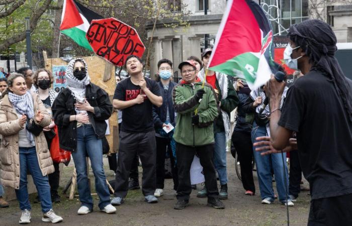 Pro-Palestinian Demonstration in Montreal: Demonstrators Burn a Photo of Netanyahu