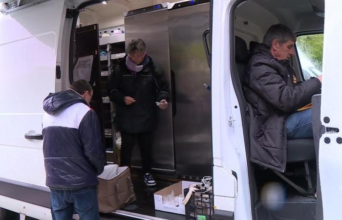 how a Restos du Cœur truck helps beneficiaries discreetly