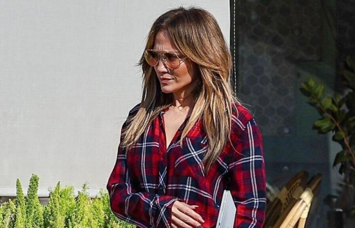 Jennifer Lopez Test Drives the Apple Picking Aesthetic in a Plaid Flannel and Torn-Up Jeans