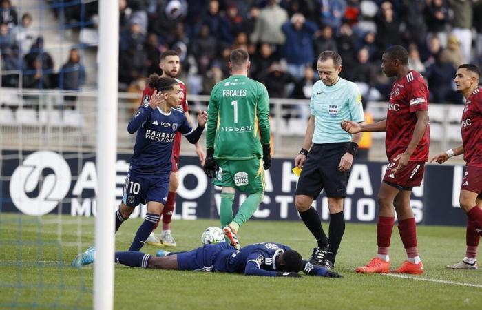 L2: Paris FC chouine against the referees