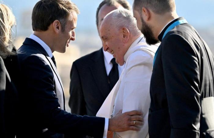 Macron will welcome the Pope in France, but not at Notre-Dame de Paris as he wanted