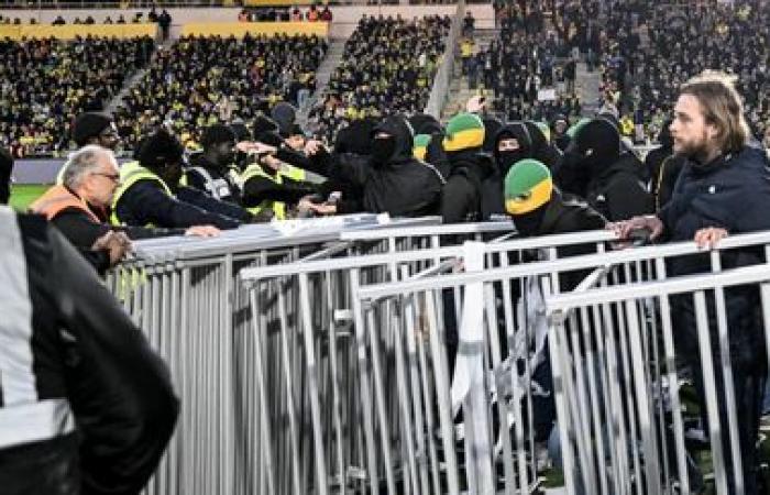 the Nantes-Le Havre match interrupted for around thirty minutes for an attempted pitch invasion before resuming