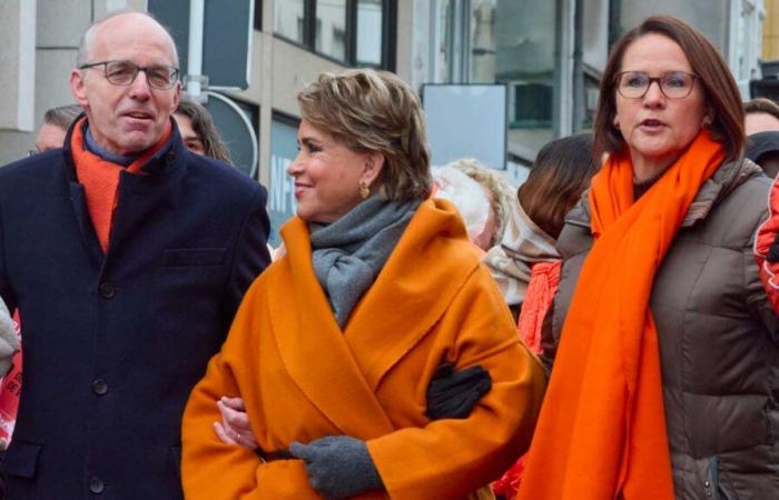 Grand Duchess Maria Teresa demonstrates in orange to support women victims of violence