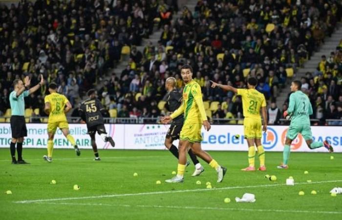 A Nantes in crisis sees its match against Le Havre temporarily stopped in added time, Auxerre beats Angers at the finish