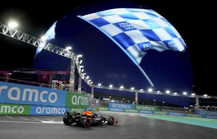 F1 Las Vegas Grand Prix live updates: George Russell starts from pole as Max Verstappen can clinch 4th title