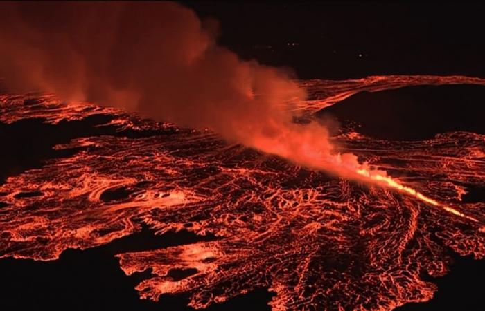 spectacular volcanic eruption forces residents to evacuate