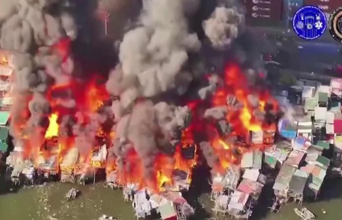 terrifying images of the fire that devastated hundreds of homes in a Manila slum