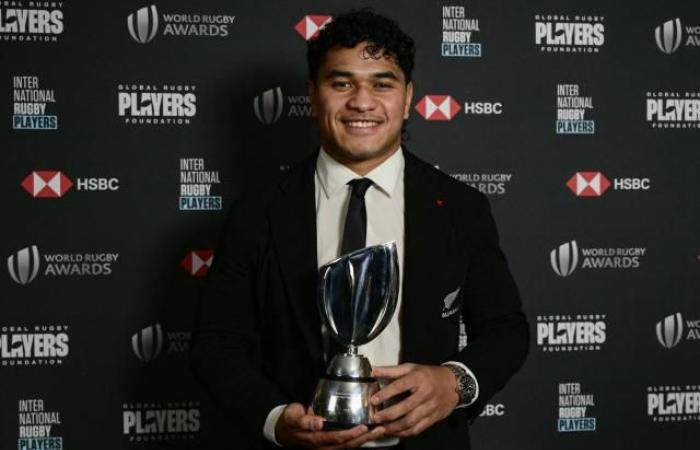 “My first thought was for my mother”: Wallace Sititi, voted revelation of the year at the World Rugby Awards