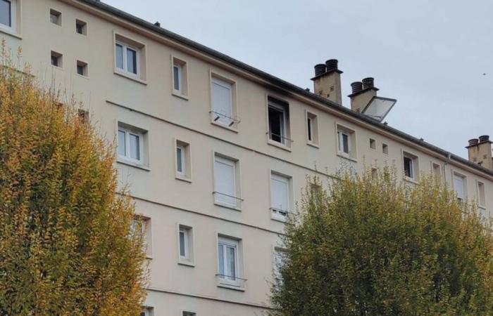 a room burns before the rapid intervention of the firefighters