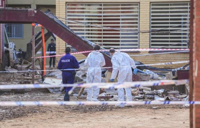 Spain: School roof collapses after floods, worker dies