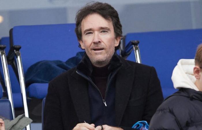 Antoine Arnault and his eldest son, perfect supporter, at the Charléty stadium against Xavier Niel