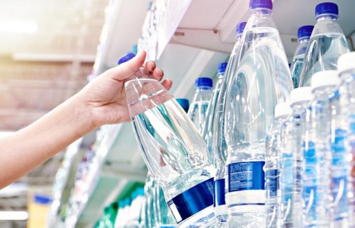 What guarantees of transparency for bottled water in France?