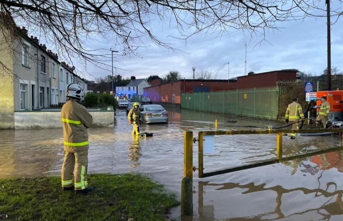 Storm Bert latest: Danger to life weather warnings for rain and wind in UK as 300 areas hit by flood risk