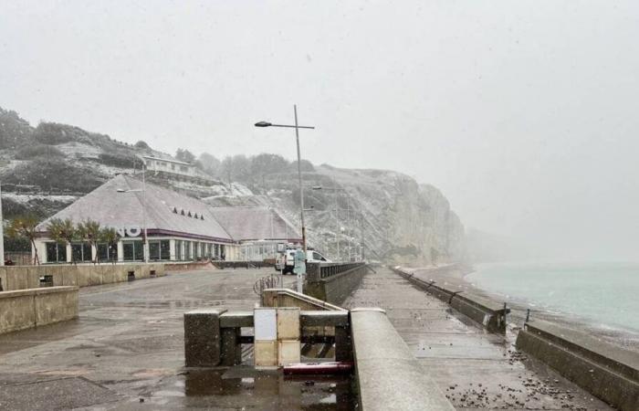 Rising water levels in Normandy. A casino in Fécamp and a farm in Manche must move