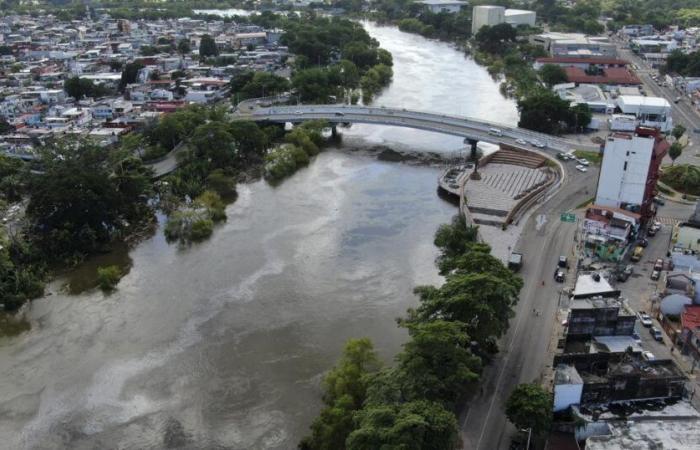 At least six dead, ten injured in armed attack in Mexican bar