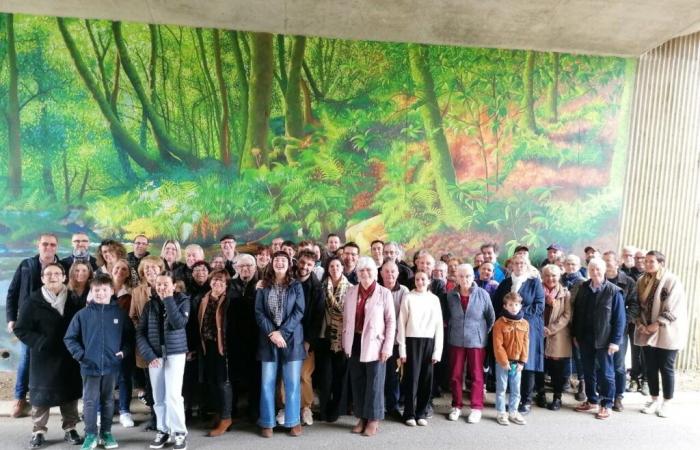 Near Fougères, the monumental fresco painted under a bridge is completed