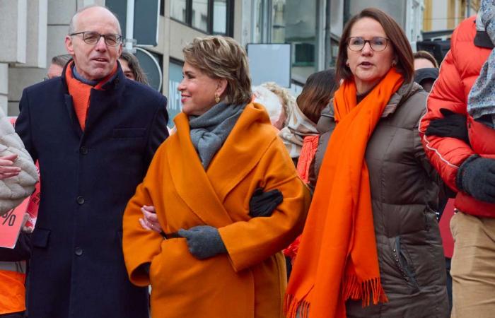 Grand Duchess Maria Teresa demonstrates in orange to support women victims of violence