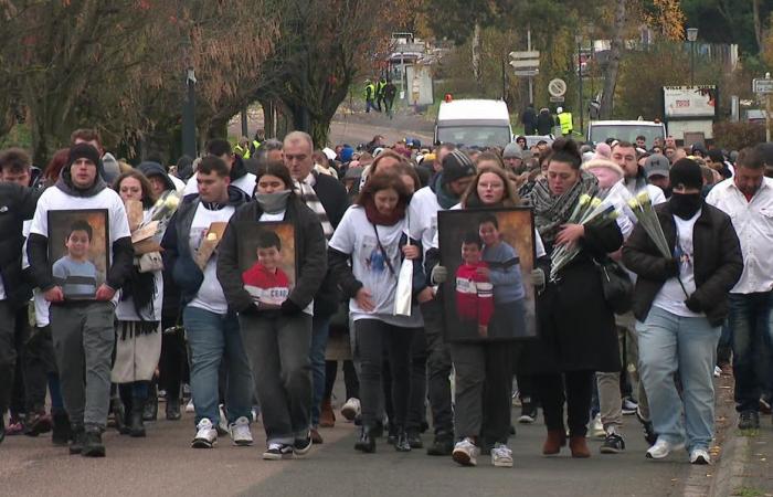 a white march in tribute to Laetitia and her two children killed in a car accident