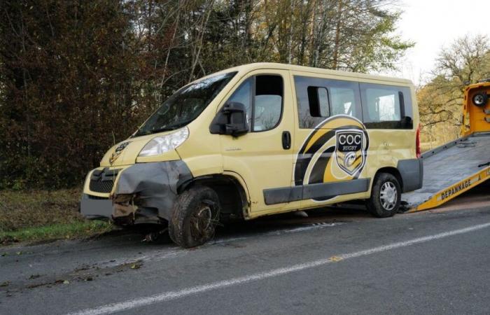 Dordogne: the minibus of a Charente rugby team ends up in the ditch