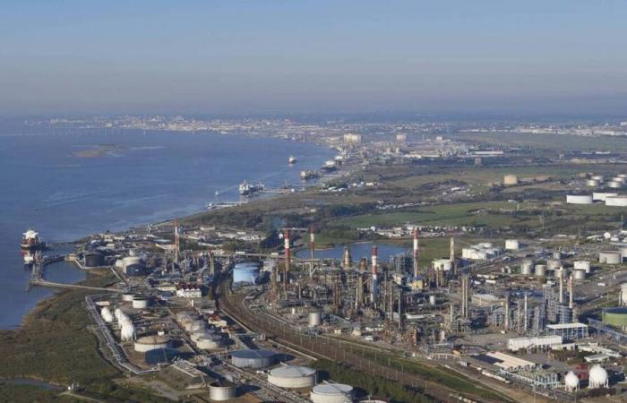 Leak at the Donges refinery, crude oil leaked into the Loire on Saturday evening