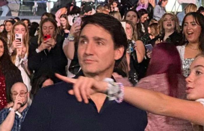 See Justin Trudeau have a blast at the Taylor Swift concert