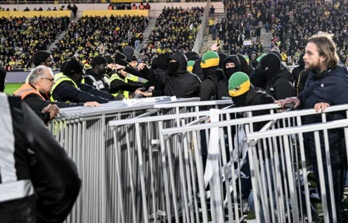 the Nantes-Le Havre match interrupted for around thirty minutes for an attempted pitch invasion before resuming